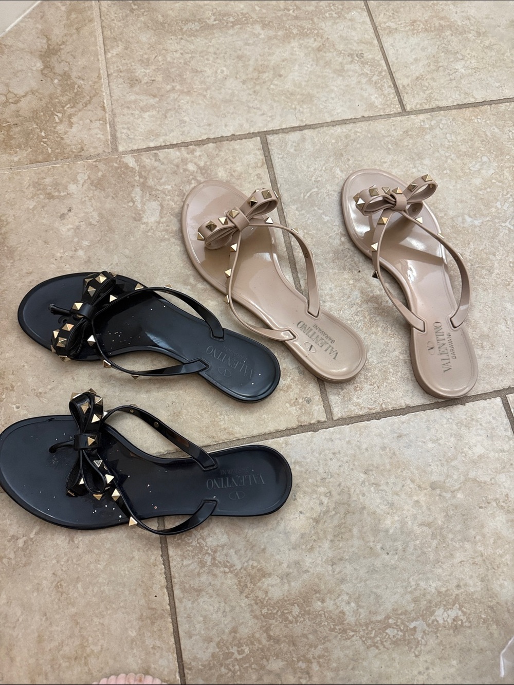 Valentino Jelly Rockstud Bow Sandals - Black & Nude
Both right sandal broken.